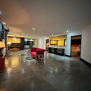 Cj House Station 18 Hotel